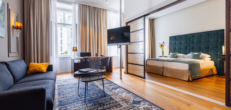 Deluxe Suite HiLight Suites Hotel